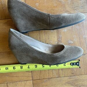 Women’s Franco Sarto Zaina Tan Suede Wedge Heel Size 6M
